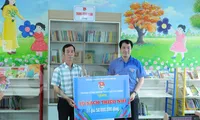 Trao nhà nhân ái, tặng tủ sách thiếu nhi tại Cà Mau